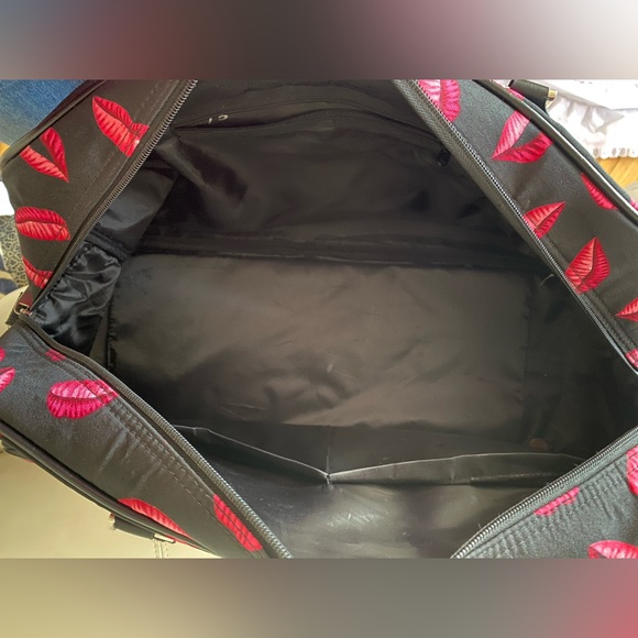 Lips Duffel Bag Set 2pc Pink & Black Gym Travel Weekender Bag and Tote - Picture 5 of 8